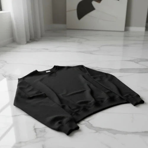 Sudadera Negra en el suelo